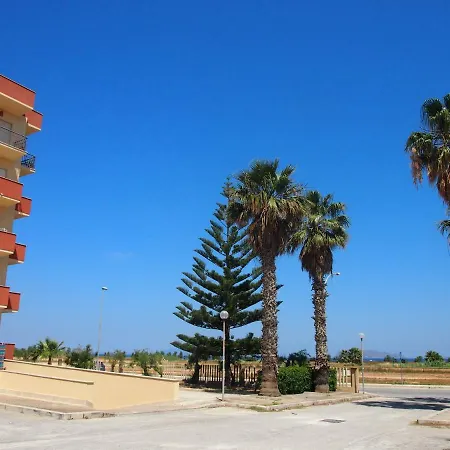 Pochi Passi Dal Mare *